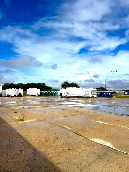 More Photos Of 204 Engineers Rd, Belle Chasse Warehouse For Lease