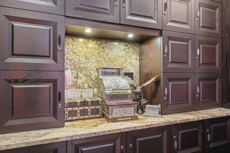 More Photos Of 935 Sherwood Ave, Coquitlam Warehouse For Sale