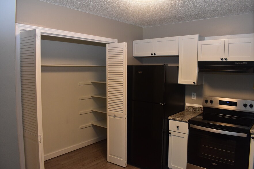 More Photos Of 3274 E Euclid Ave, Des Moines Apartments For Sale