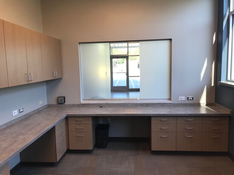 More Photos Of 7912 Cameron Rd, Austin Medical For Lease