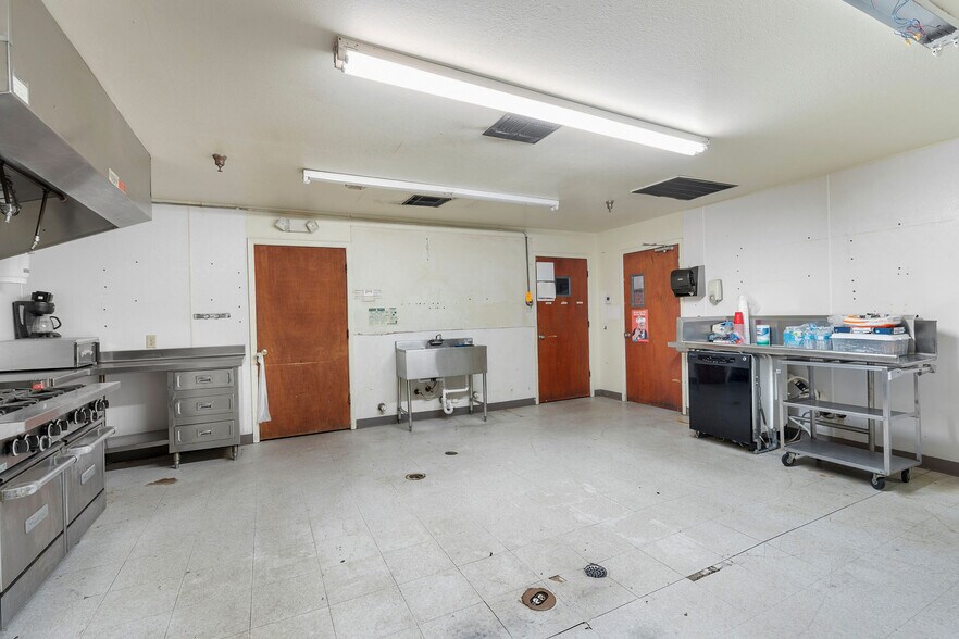 More Photos Of 510 E Bonham St, Jefferson Medical For Sale