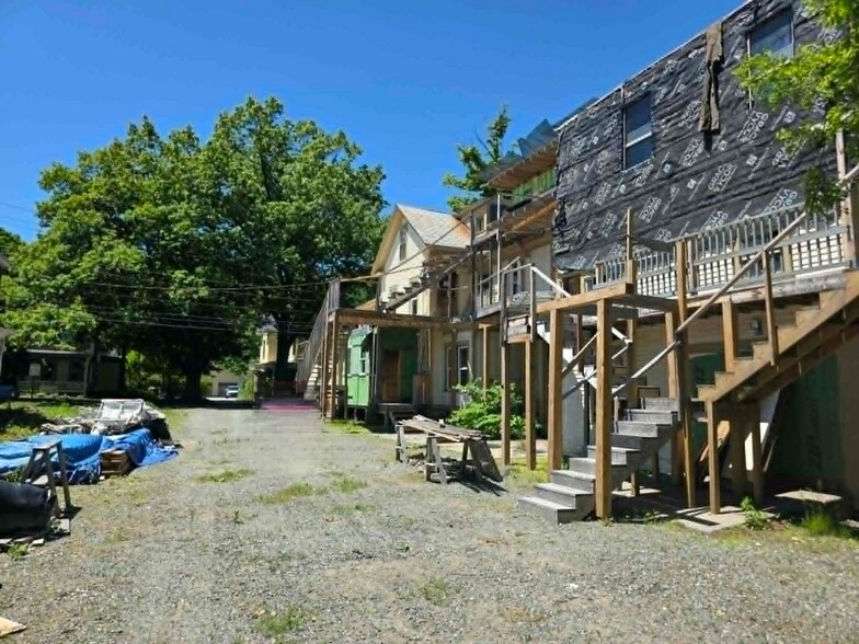 More Photos Of 33 Oak St, Brattleboro Apartments For Sale