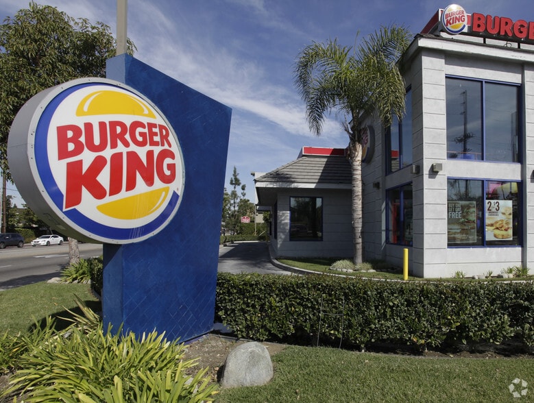 More Photos Of 2751 W Orangethorpe Ave, Fullerton Fast Food For Lease