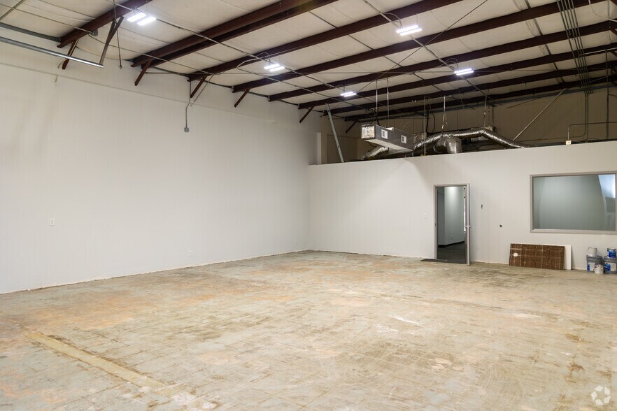 More Photos Of 5009-5015 W WT Harris Blvd, Charlotte Unknown For Lease