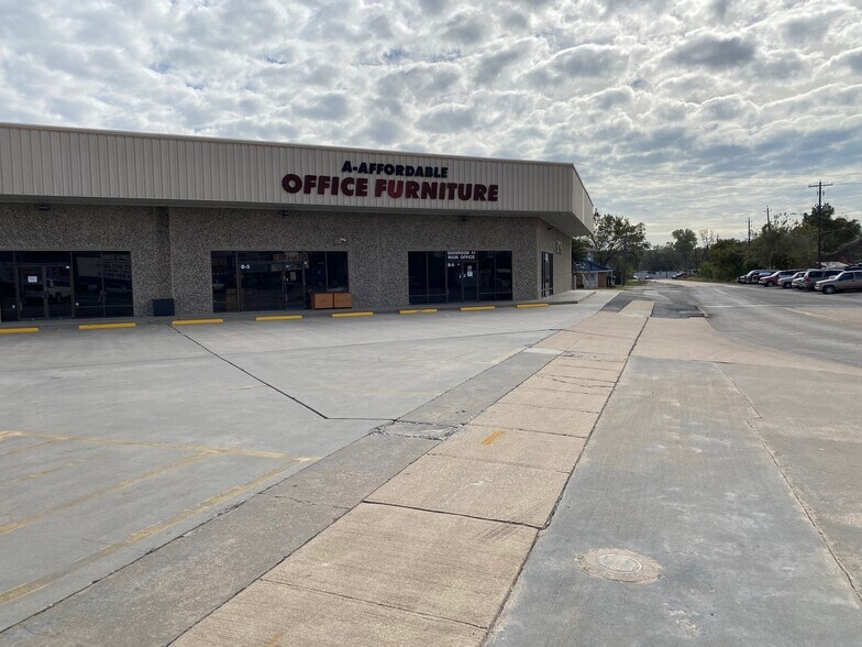 More Photos Of 5708 N Shepherd Dr, Houston Unknown For Lease