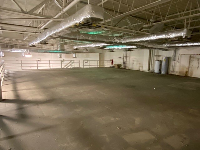 More Photos Of 10 Middletown Ave, North Haven Warehouse For Lease