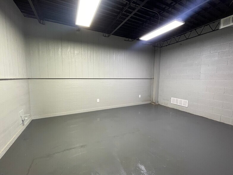 More Photos Of 575 Proffitt st, Midlothian Warehouse For Lease