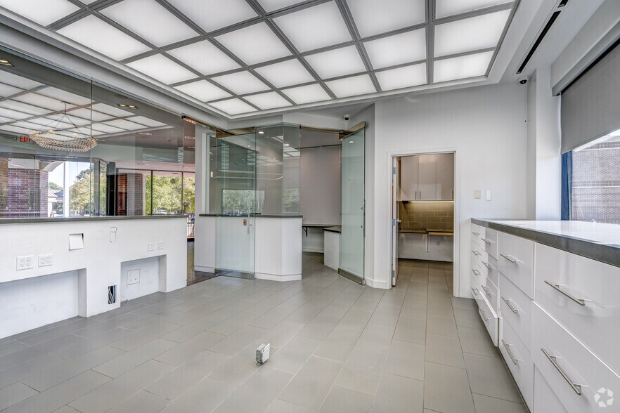 More Photos Of 1777 Sage Rd, Houston Freestanding For Lease