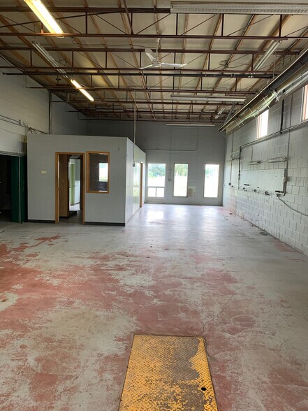 More Photos Of 4713 48th St, Sturgeon County Manufacturing For Sale