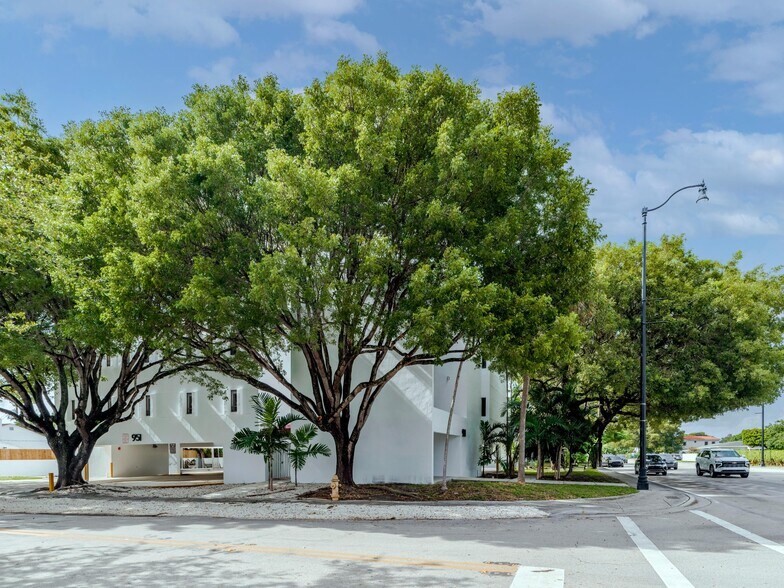 More Photos Of 951 S Le Jeune Rd, Coral Gables Medical For Lease