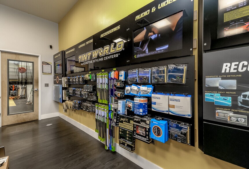 More Photos Of 6747 State Hwy 303 NE, Bremerton Auto Repair For Sale