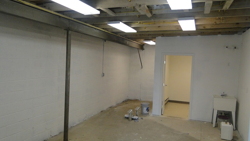 More Photos Of 900 E Little Creek Rd, Norfolk Garden Center For Lease