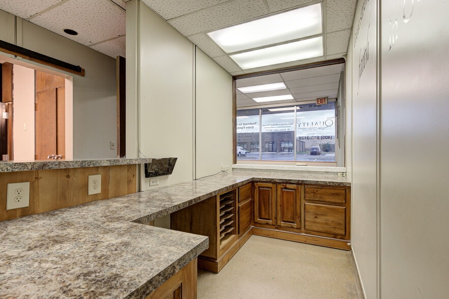 More Photos Of 1212 S Air Depot Blvd, Oklahoma City Office For Sale