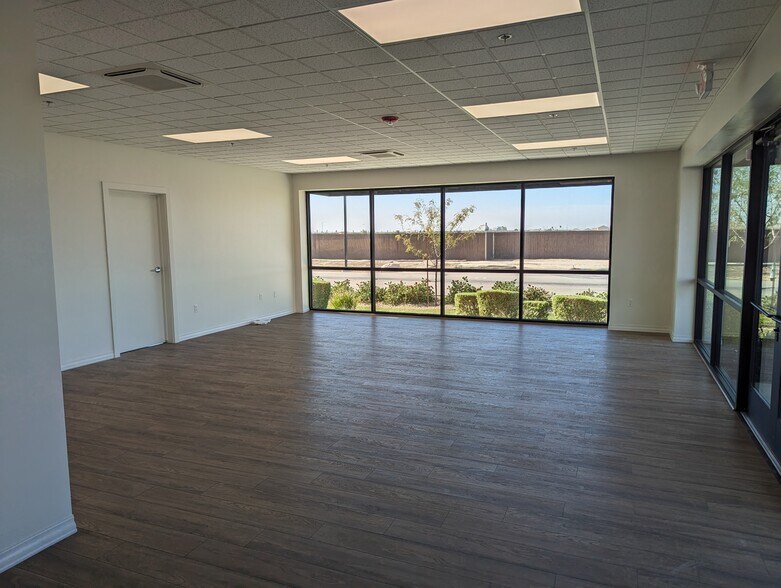 More Photos Of 6906-6936 McCutchen Rd, Bakersfield Unknown For Lease