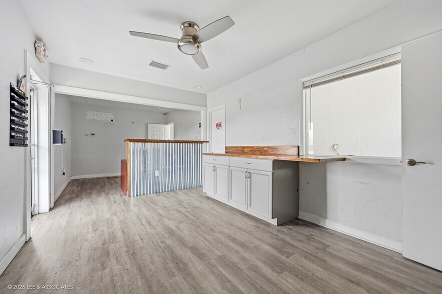 More Photos Of 2290 NE 1st Blvd, Gainesville Distribution For Sale