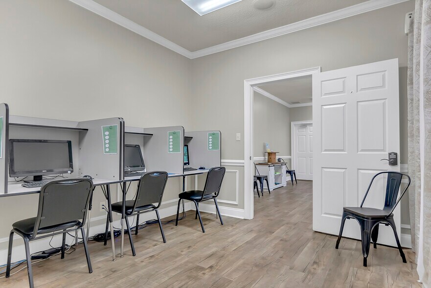 More Photos Of 1501 US Highway 19 S, Leesburg Office For Sale