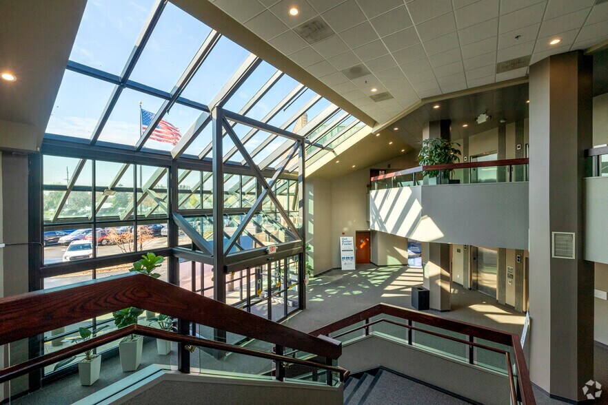 More Photos Of 2300 Haggerty Rd, West Bloomfield Medical For Lease