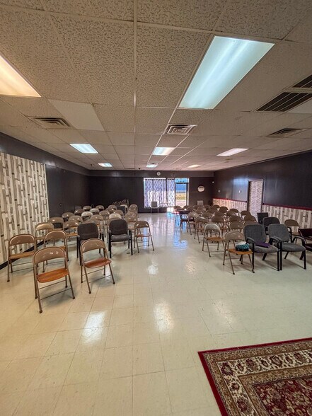 More Photos Of 111 Bowie St, De Kalb General Retail For Sale