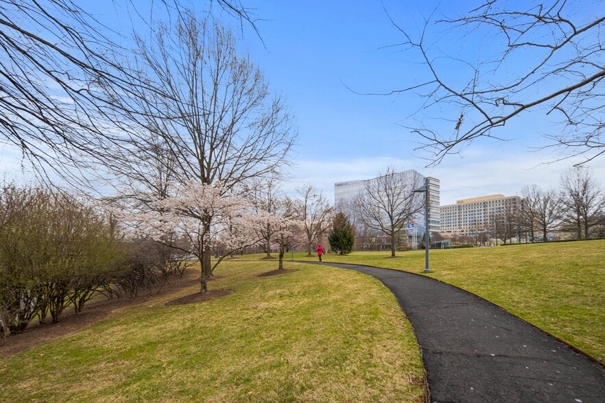 More Photos Of 7940 Jones Branch Dr, McLean Office For Lease