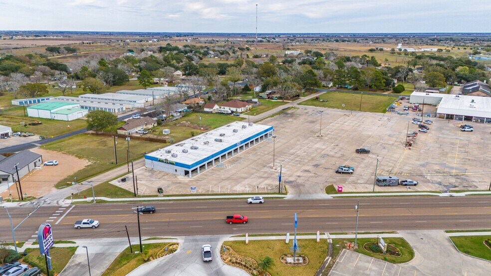 More Photos Of 1602 N Mechanic St, El Campo Land For Lease