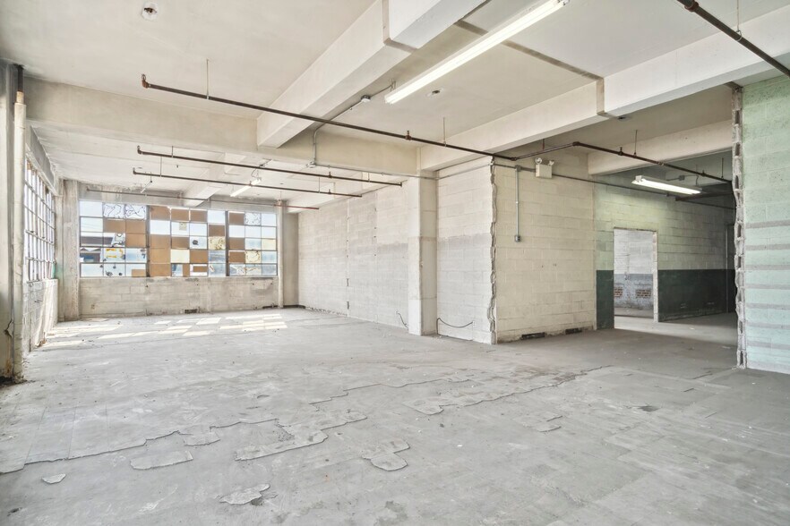 More Photos Of 2916 Weikel St, Philadelphia Warehouse For Sale