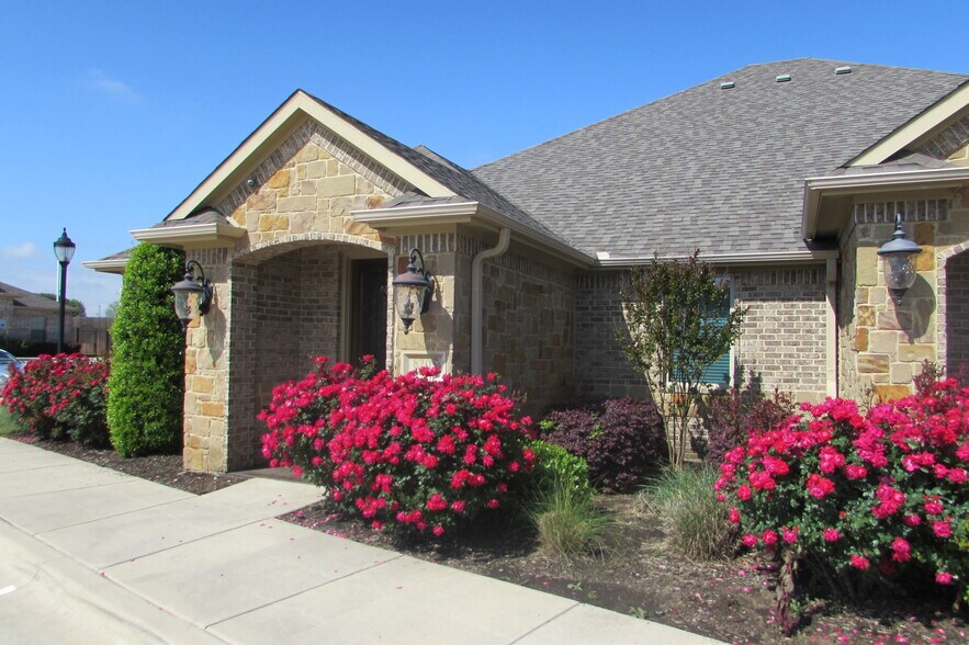 More Photos Of 8205 Mid Cities Blvd, North Richland Hills Office For Lease