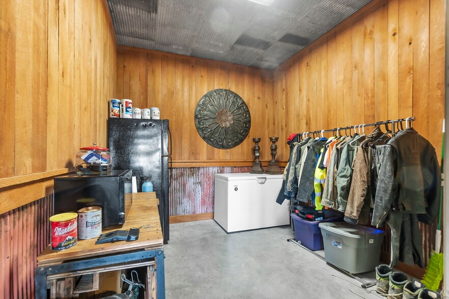 More Photos Of 2948 State Highway V, Matthews Light Manufacturing For Sale