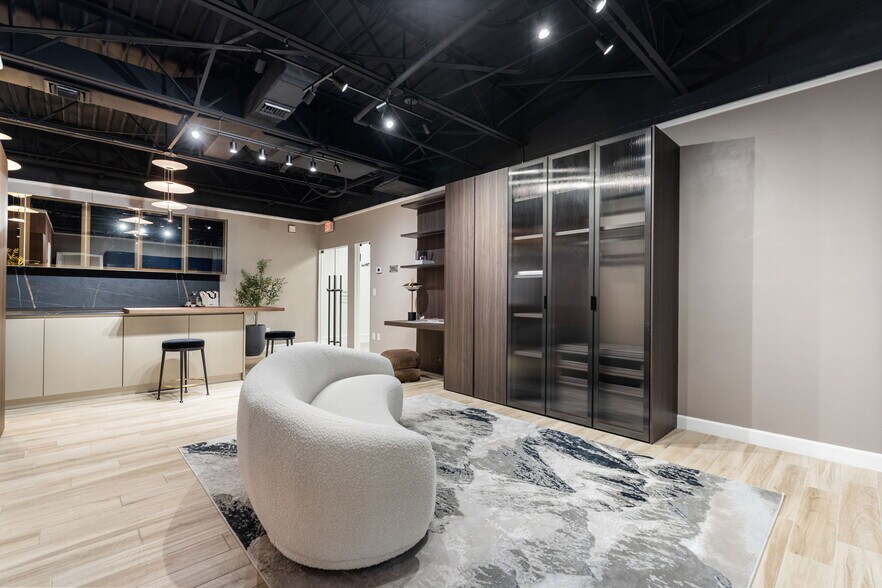 More Photos Of 800 Harbour Dr, Naples Office For Lease