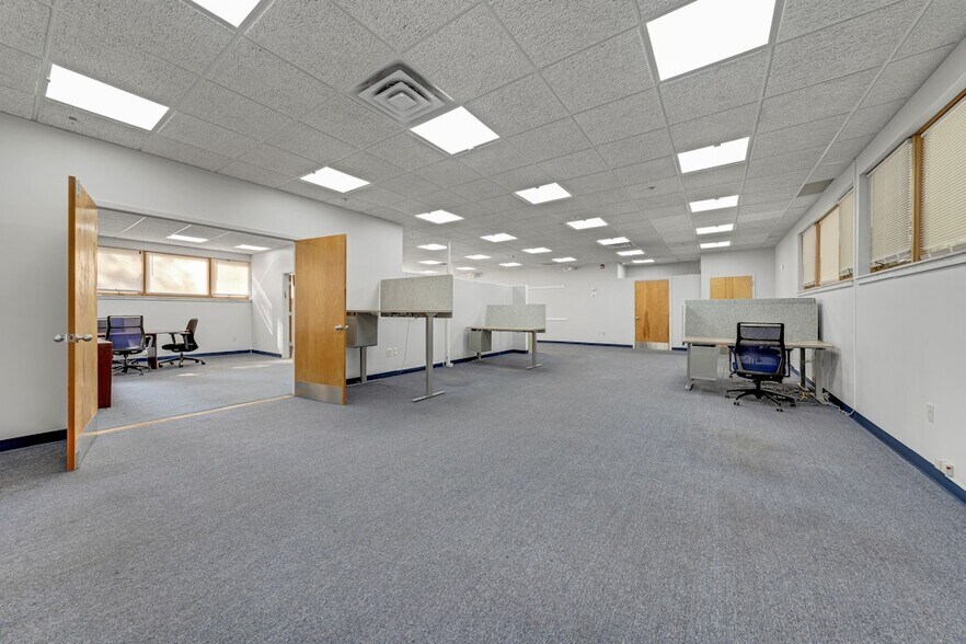 More Photos Of 1345 Queen Anne Rd, Teaneck Office For Lease