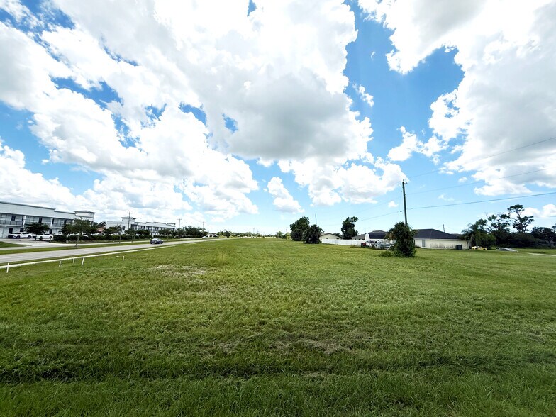 More Photos Of 902 Skyline Blvd, Cape Coral Land For Sale