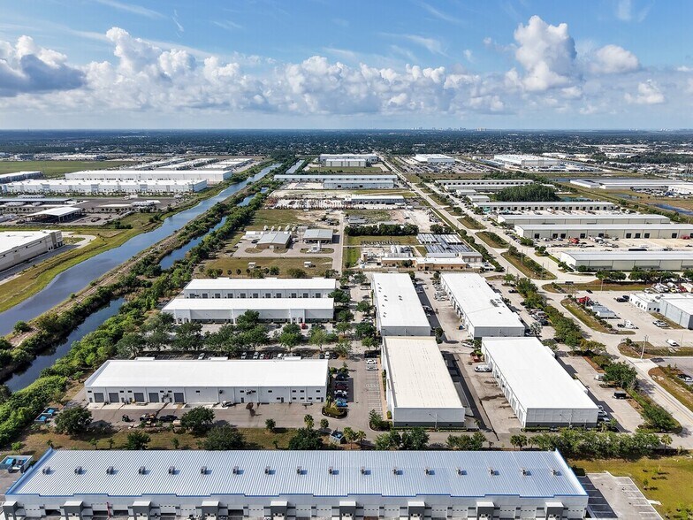 More Photos Of 8801 Business Park Dr, Fort Myers Warehouse For Lease