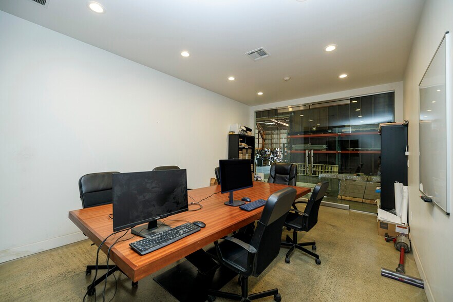 More Photos Of 270 Oak St, Manteca Warehouse For Lease