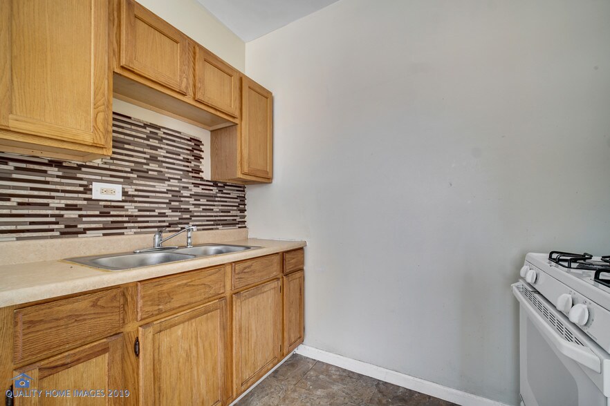 More Photos Of 932-944 E 79th St, Chicago Apartments For Sale