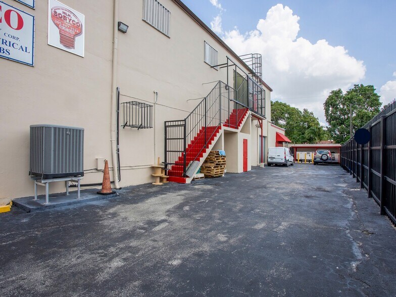 More Photos Of 249 W 29th St, Hialeah Freestanding For Sale