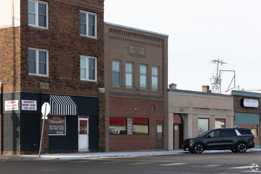 More Photos Of 115 1st St W, Milaca Storefront Retail Residential For Lease