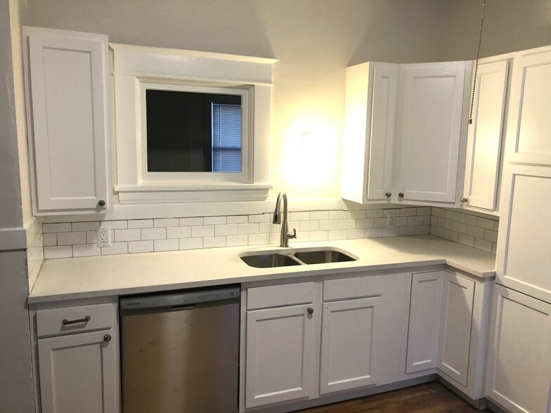 More Photos Of 2205 Pleasant Ave S, Minneapolis Apartments For Sale