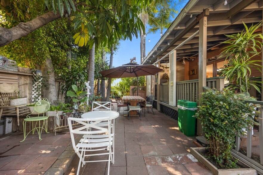 More Photos Of 419 W Commonwealth Ave, Fullerton Restaurant For Sale