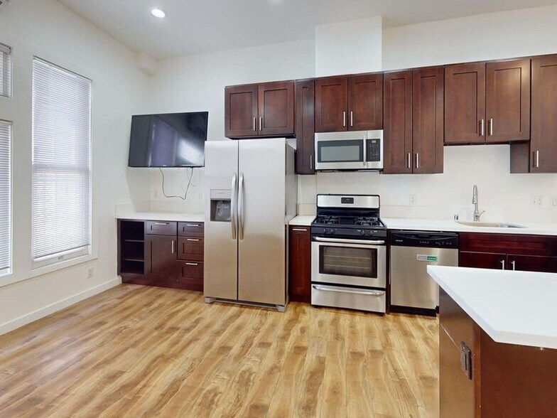 More Photos Of 1227 W 30th St, Los Angeles Apartments For Sale