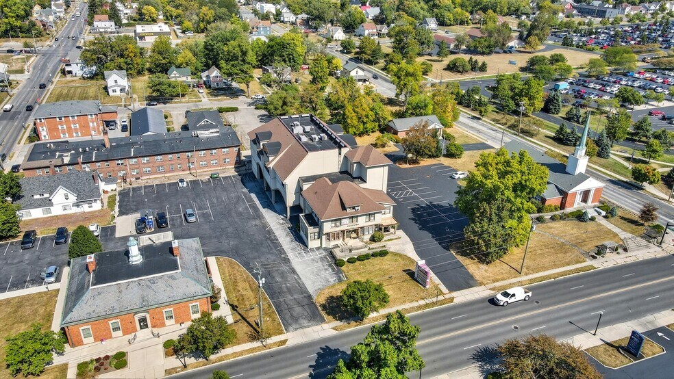 More Photos Of 916-920 W Market St, Lima Medical For Lease