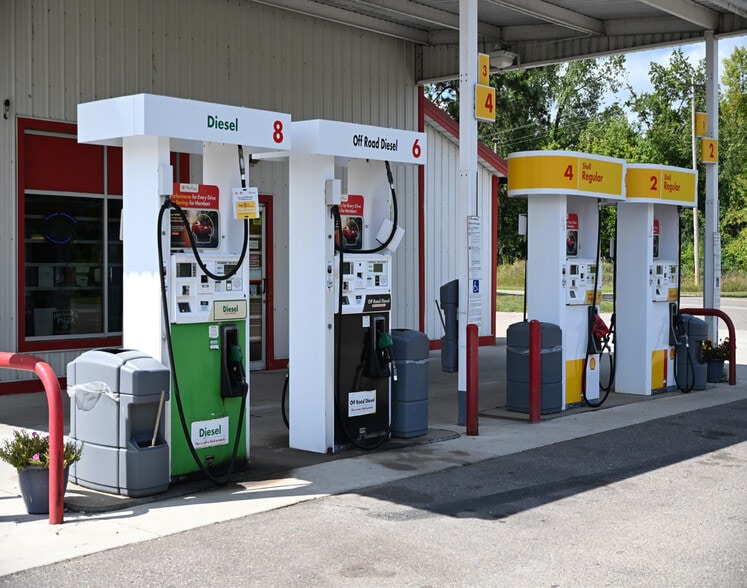 More Photos Of 2080 165th Ave, Santiago Convenience Store For Sale