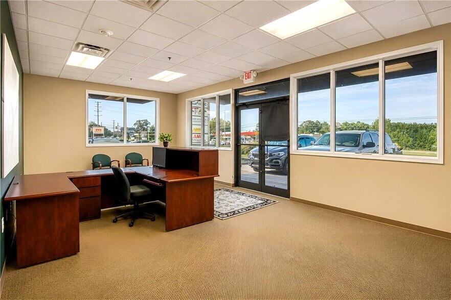 More Photos Of 1510 Blue Ridge Blvd, Seneca Storefront Retail Office For Sale