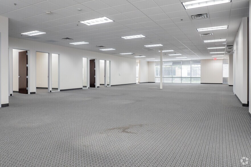 More Photos Of 1825 Lakeway Dr, Lewisville Unknown For Lease