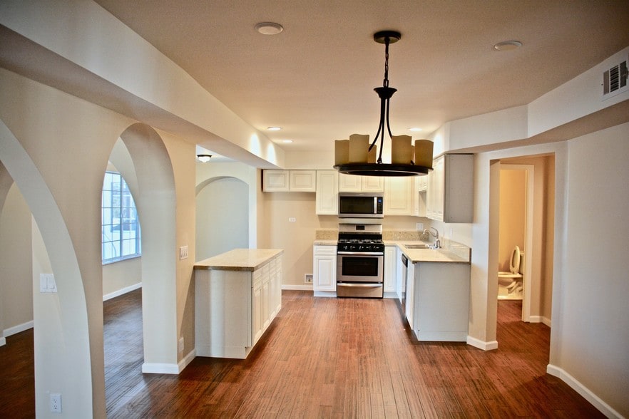 More Photos Of 13257-13259 Moorpark St, Sherman Oaks Office Residential For Sale