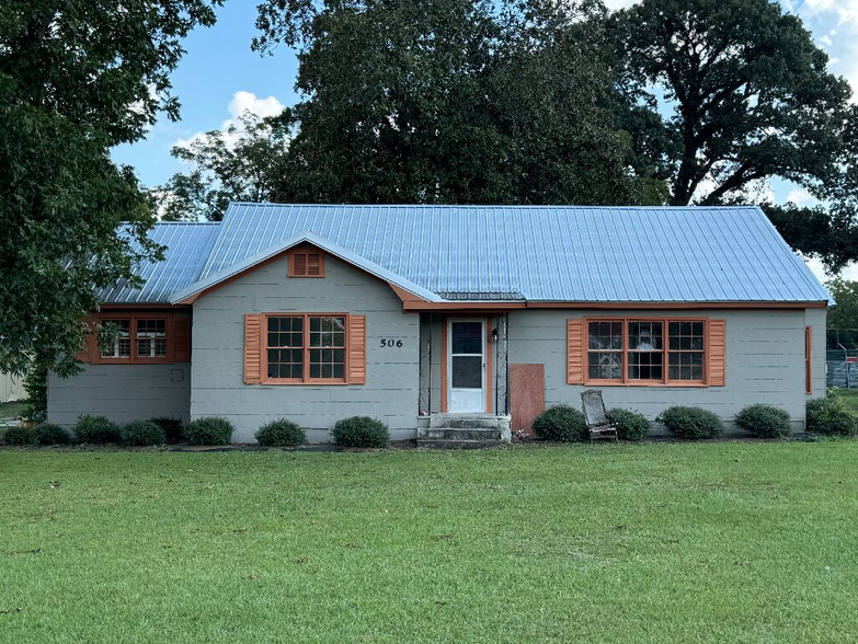 Primary Photo Of 506 General Courtney Hodges Blvd, Perry Coworking Space