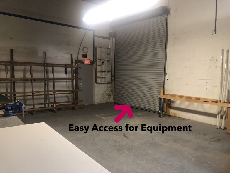 More Photos Of 18508-18510 US Highway 19, Hudson Light Manufacturing For Lease