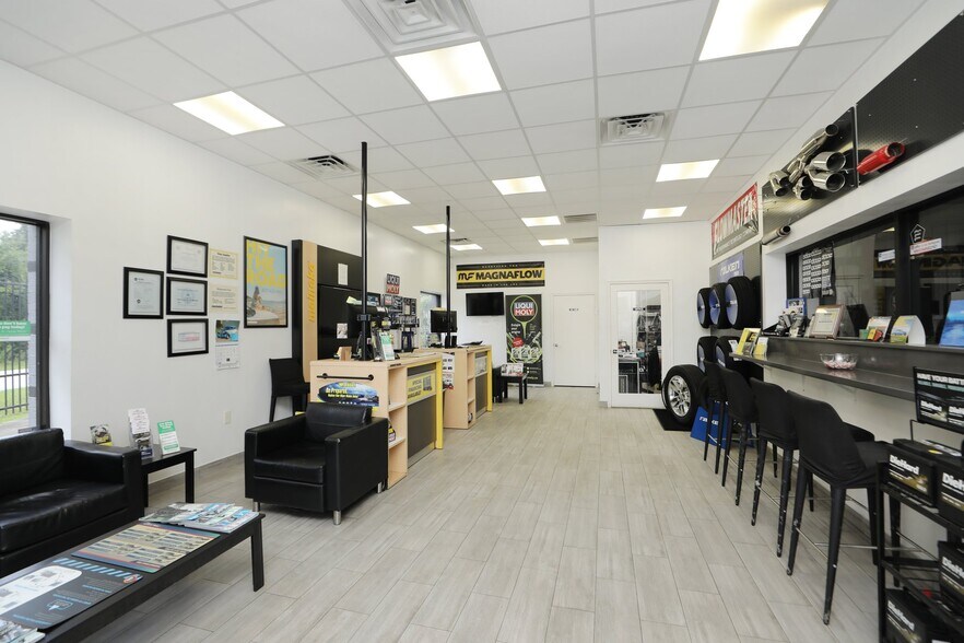More Photos Of 17711 Old Louetta Rd, Houston Auto Repair For Lease