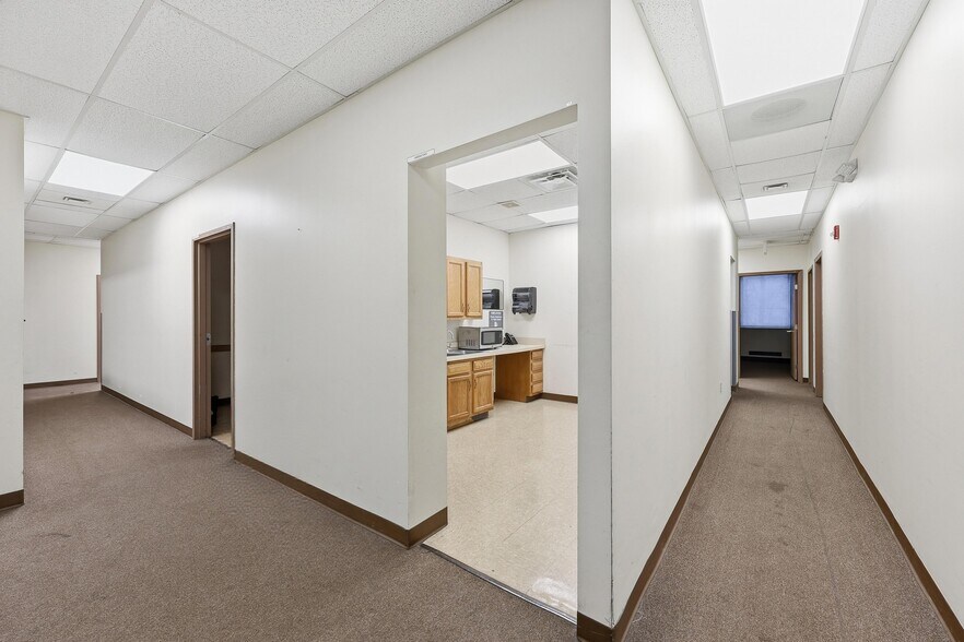 More Photos Of 899 E Broad St, Columbus Medical For Lease