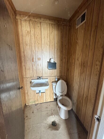 More Photos Of 2024 Avenue C, Birmingham Office Residential For Sale