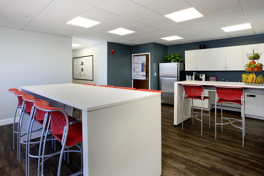More Photos Of 20 Park Plaza, Boston Office For Lease