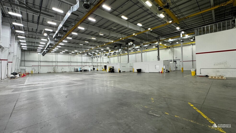 More Photos Of 31815 Great Western Dr, Windsor Manufacturing For Lease